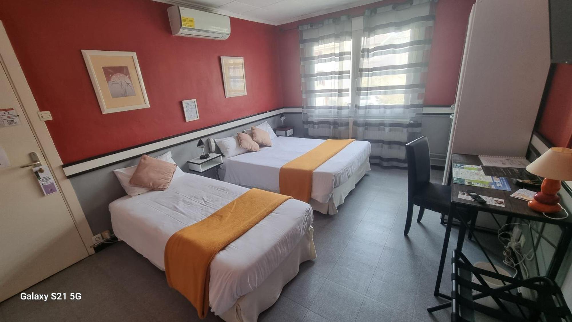 Hotel Du Tricastin Pierrelatte Zewnętrze zdjęcie