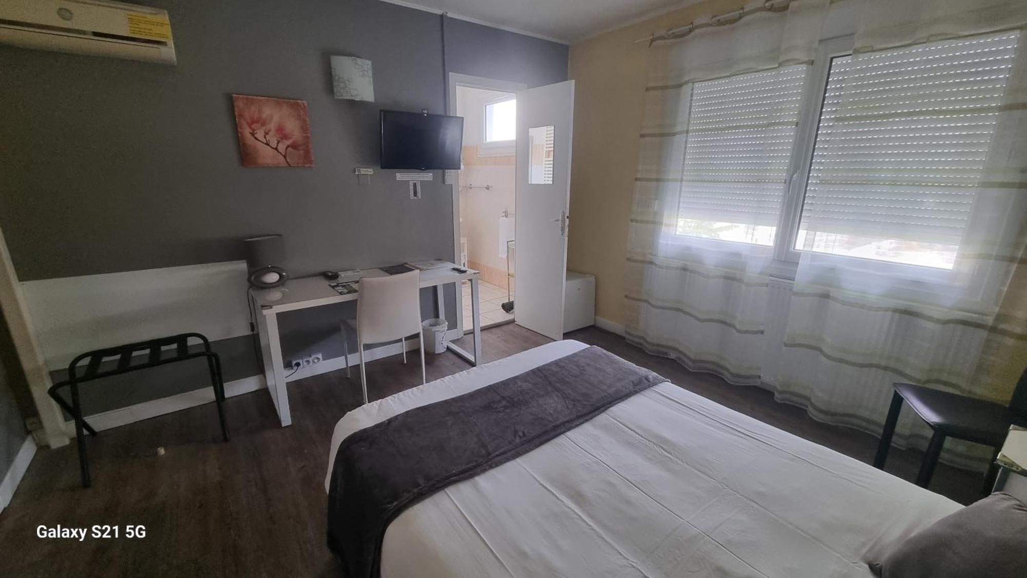 Hotel Du Tricastin Pierrelatte Zewnętrze zdjęcie