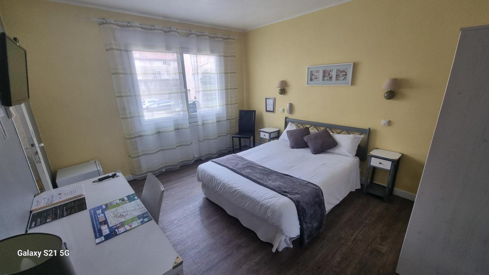 Hotel Du Tricastin Pierrelatte Zewnętrze zdjęcie