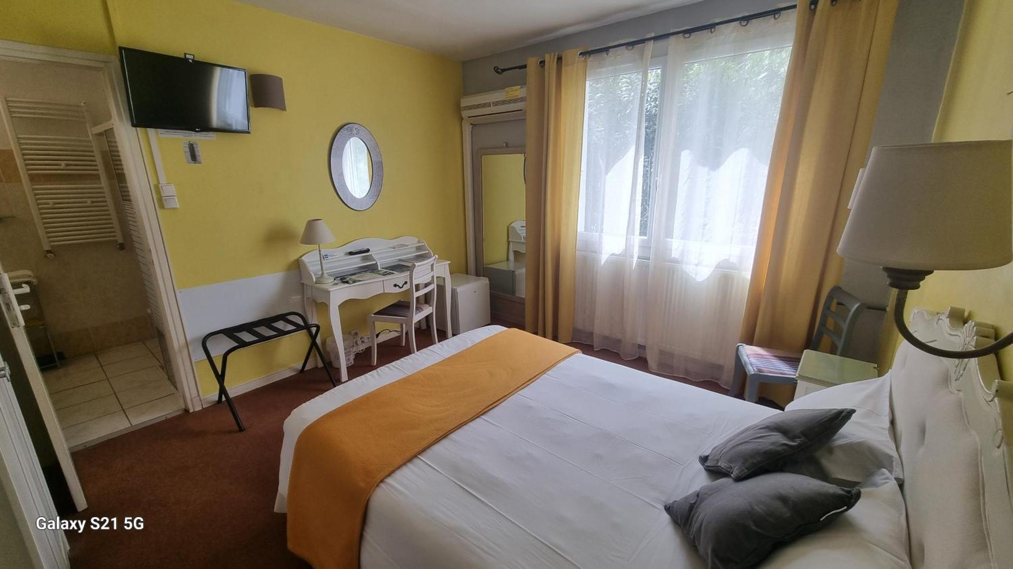 Hotel Du Tricastin Pierrelatte Zewnętrze zdjęcie
