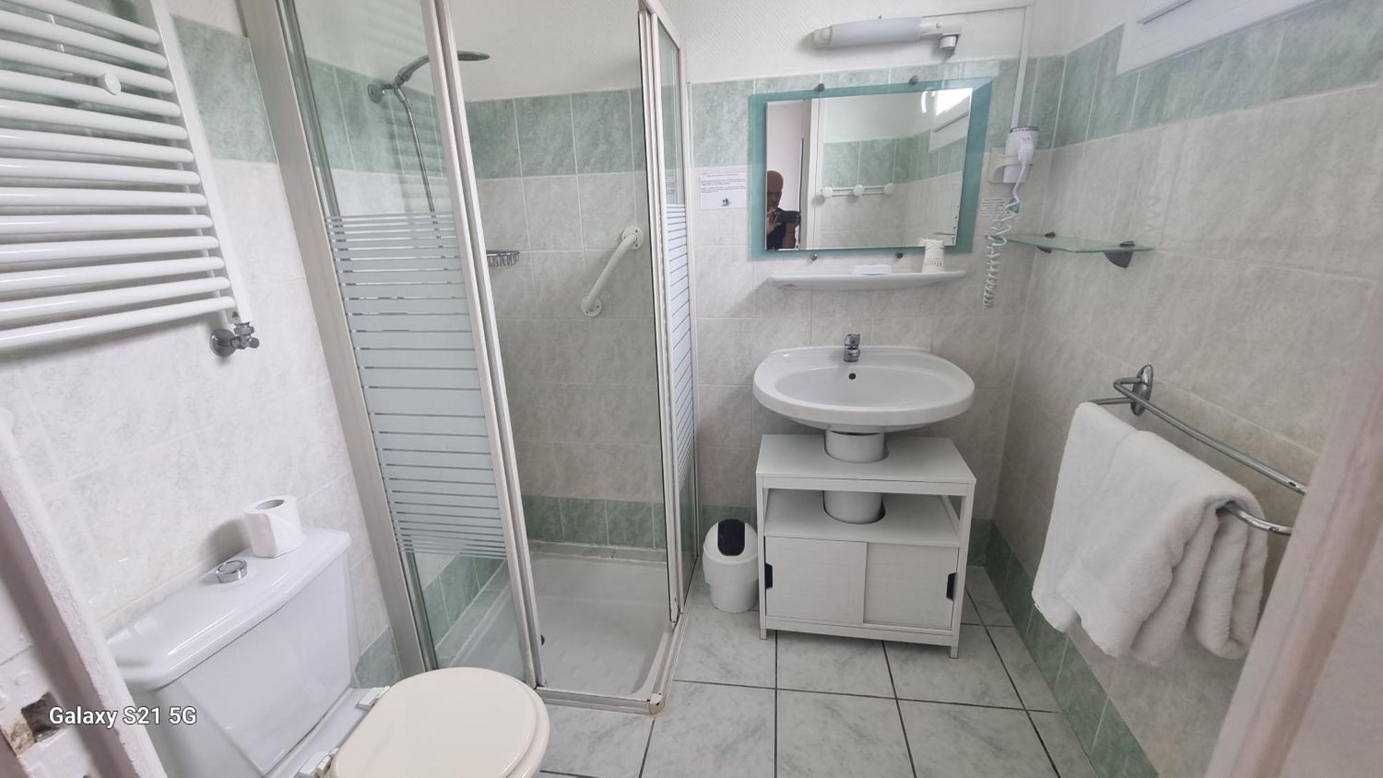 Hotel Du Tricastin Pierrelatte Zewnętrze zdjęcie