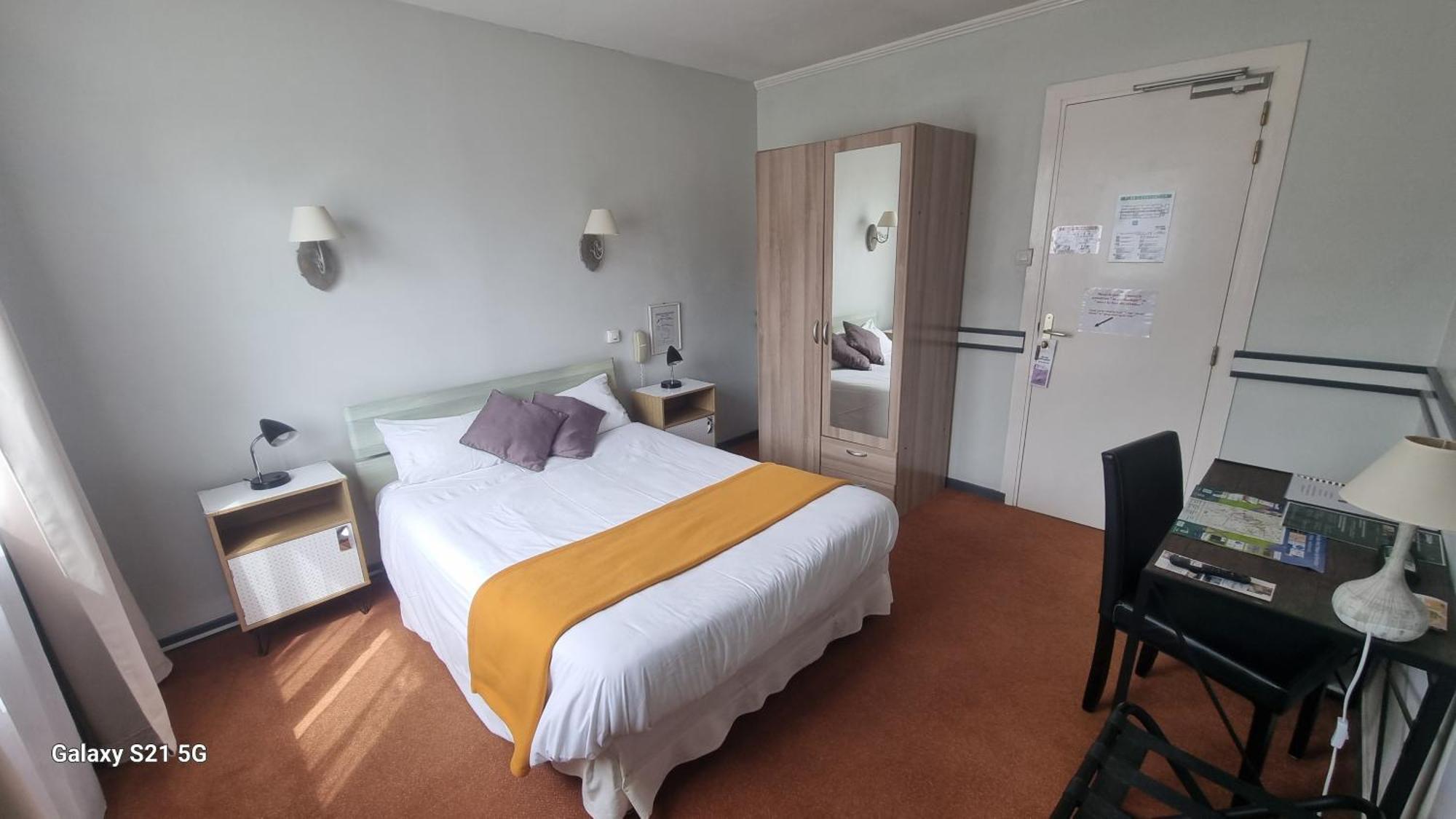 Hotel Du Tricastin Pierrelatte Zewnętrze zdjęcie