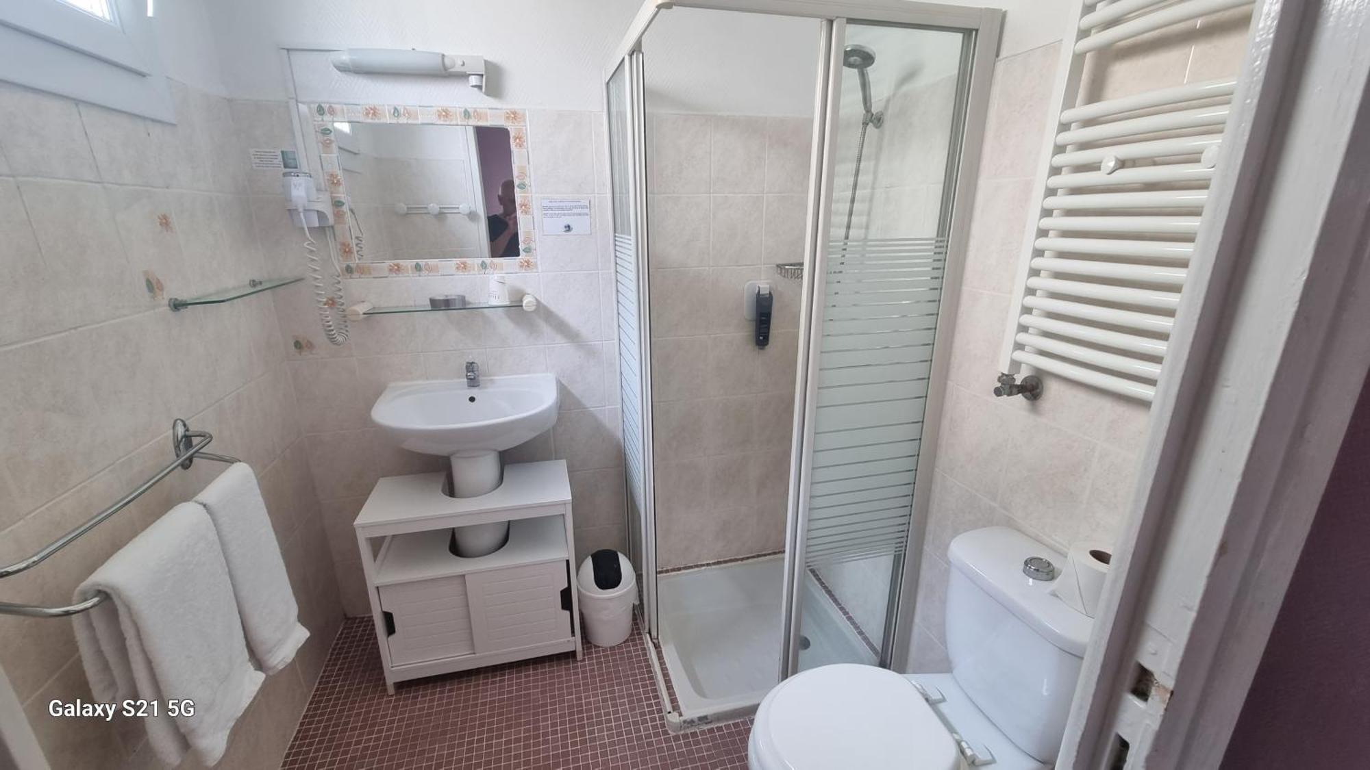 Hotel Du Tricastin Pierrelatte Zewnętrze zdjęcie