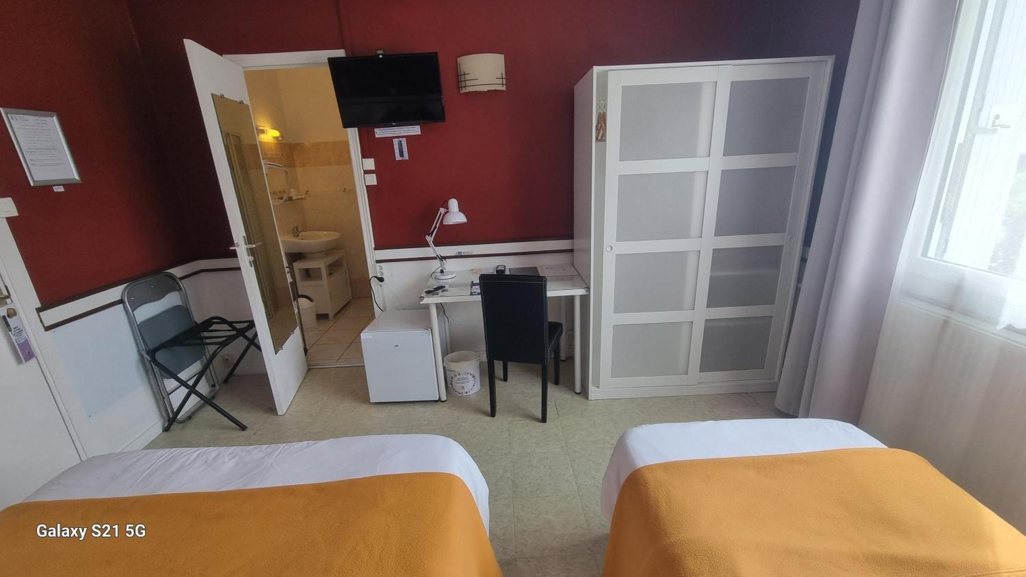 Hotel Du Tricastin Pierrelatte Zewnętrze zdjęcie