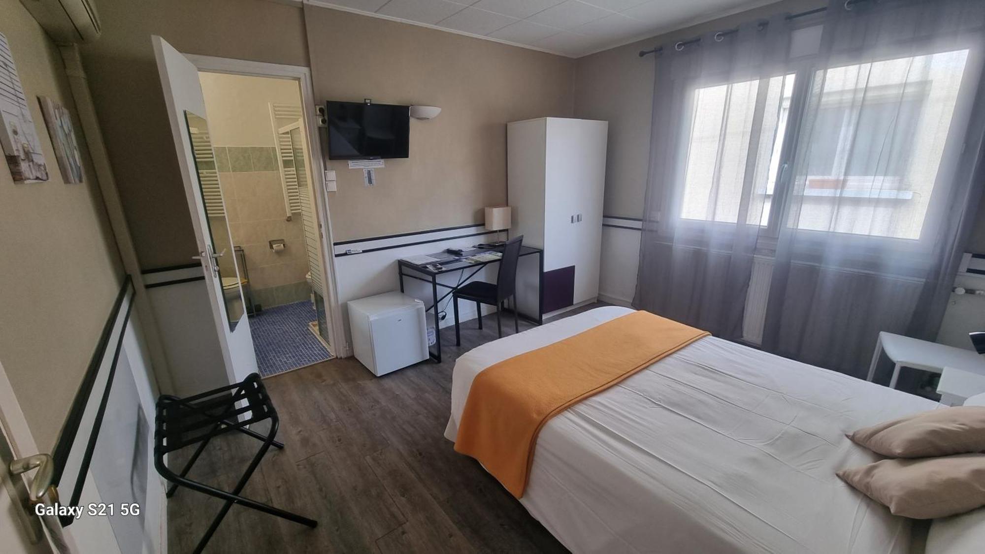 Hotel Du Tricastin Pierrelatte Zewnętrze zdjęcie