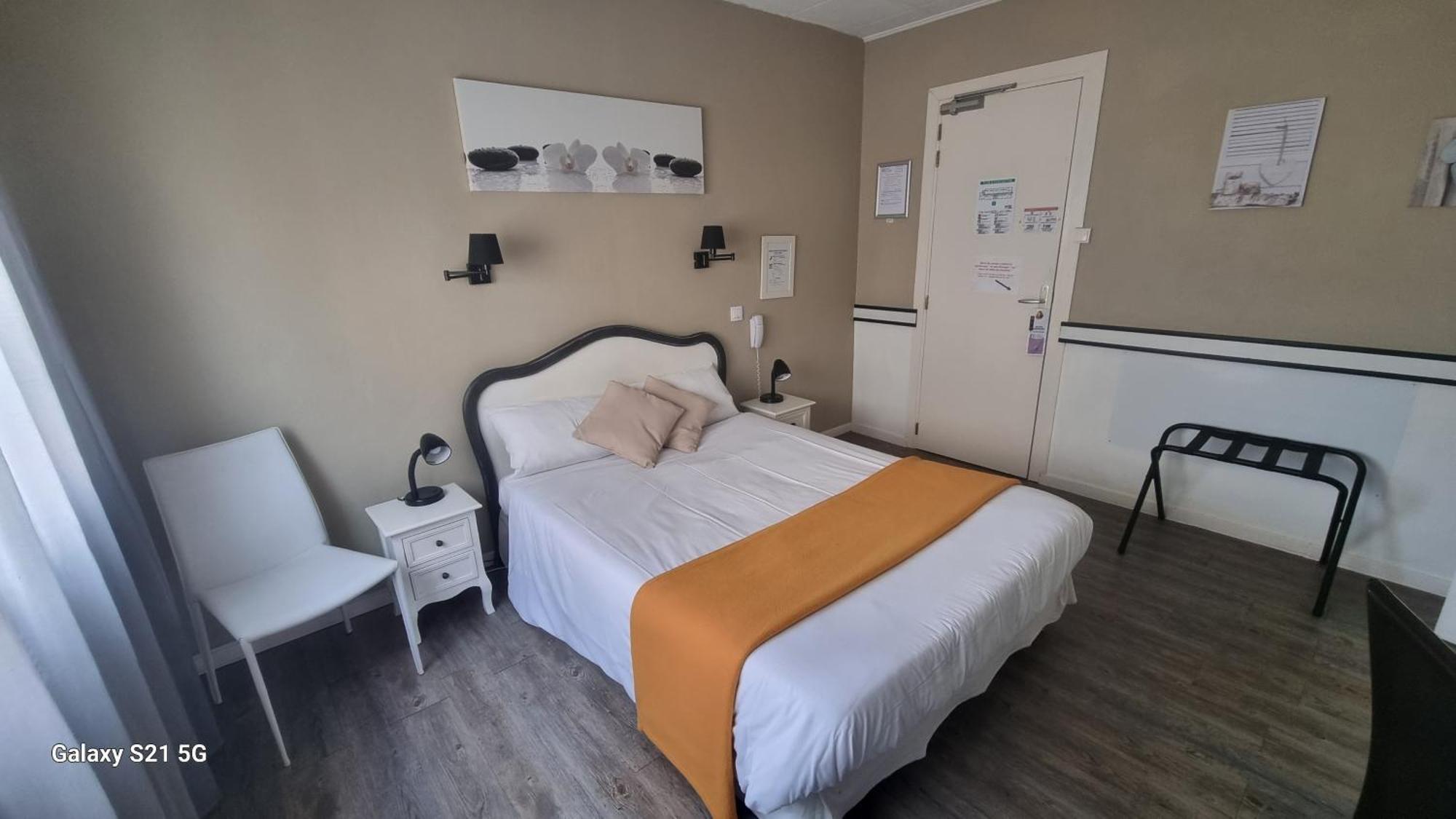 Hotel Du Tricastin Pierrelatte Zewnętrze zdjęcie